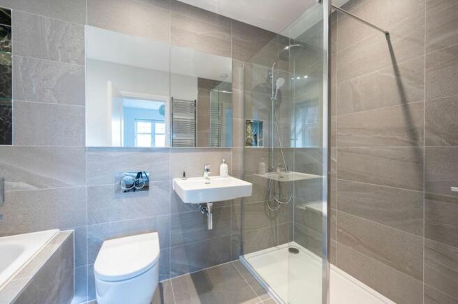 En-suite bathrroom