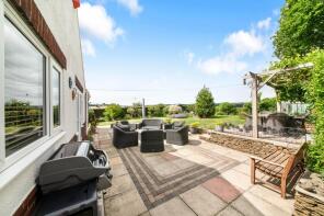 53, Hallas Road, Kirkburton, Huddersfield HD8 0QQ