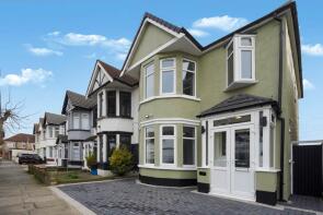 11, Somersby Gardens, Gants Hill, Ilford IG4 5DY