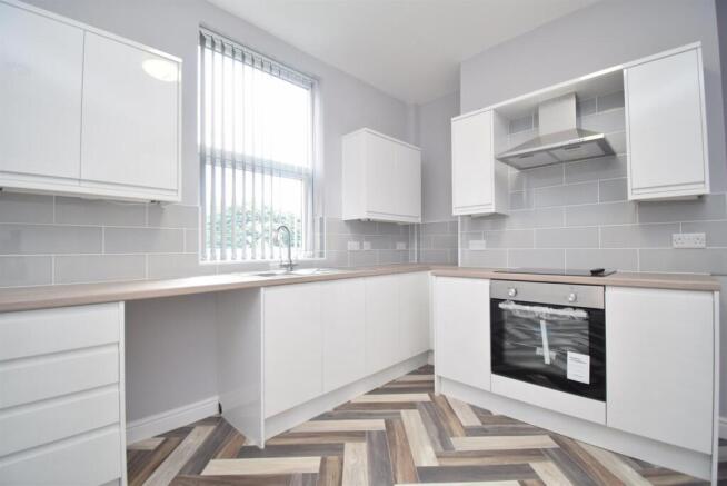 2 bed Terraced to rent Image 4