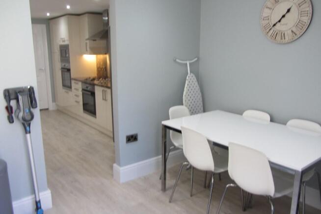 1 bed House Share to rent Image 5