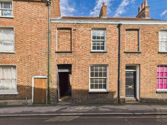 2-bed terraced on 5 Banks Street, Horncastle, £85,000