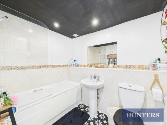 2 bed Flat for sale Image 11