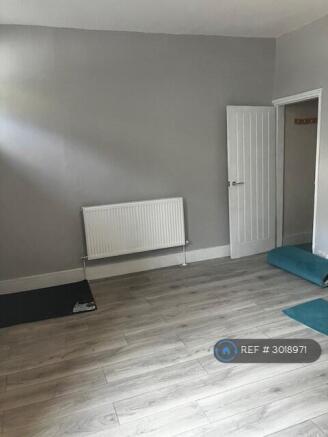 2 bed Terraced to rent Image 4