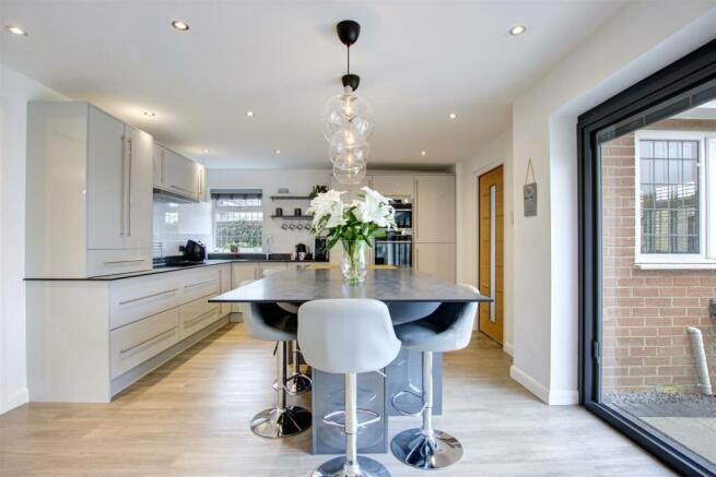 Kitchen/Dining Area