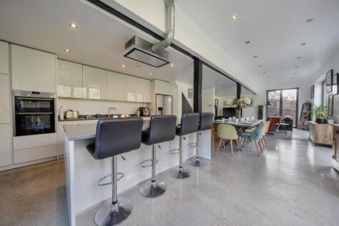 Lower Green Road, Royal Tunbridge Wells, Kent, TN4