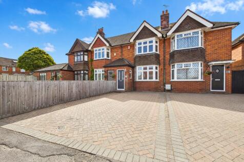City Road, Tilehurst, Reading, Berkshire, RG31