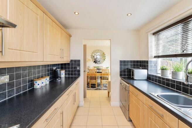 4 bed Detached for sale Image 6