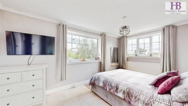 4 bed Detached for sale Image 12