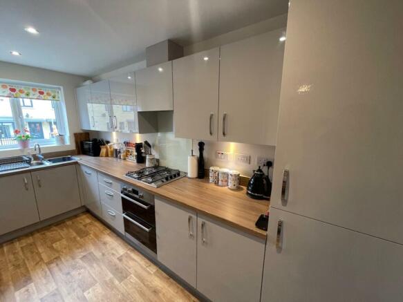 KITCHEN AREA  FURTHER PHOTOS