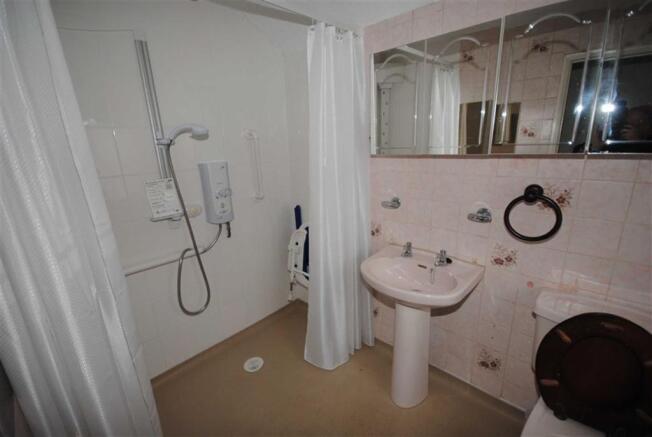 SHOWER ROOM