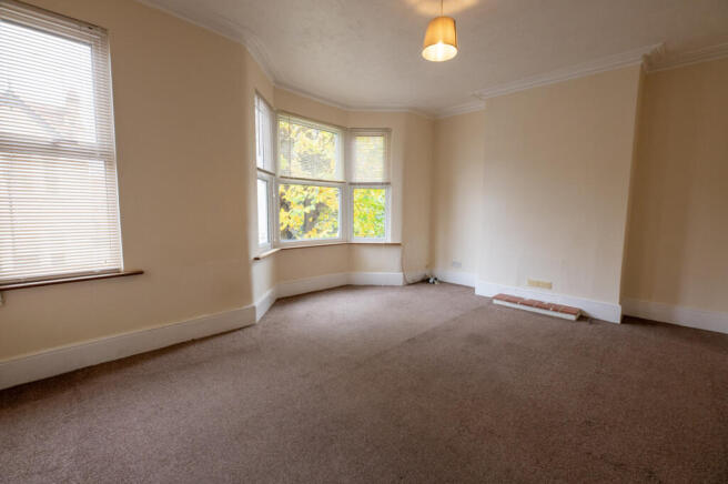 Oakleigh Park Drive, Leigh-on-sea, SS9 1 photo 4