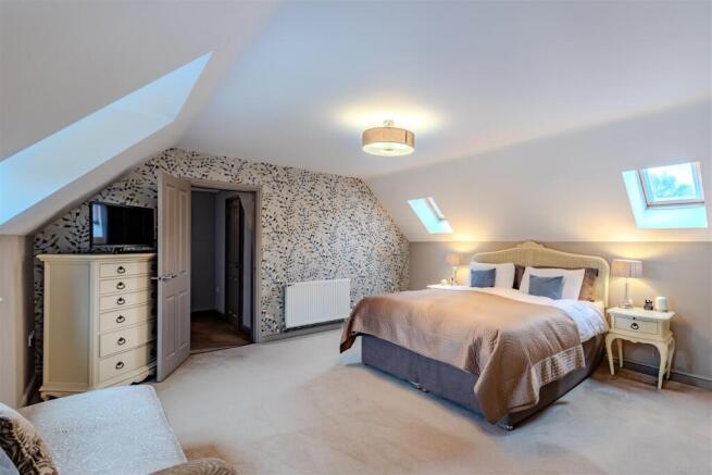 6 bed Detached for sale Image 10