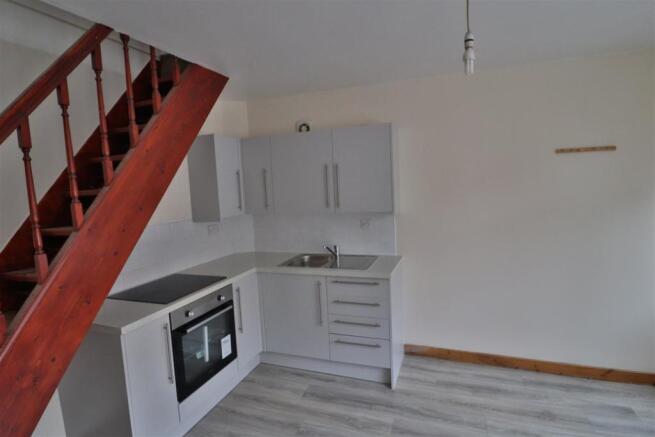 OPEN PLAN LOUNGE/KITCHEN