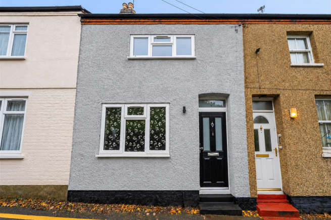 2-bed terraced on Grenfell Avenue, Maidenhead, SL6, £450,000