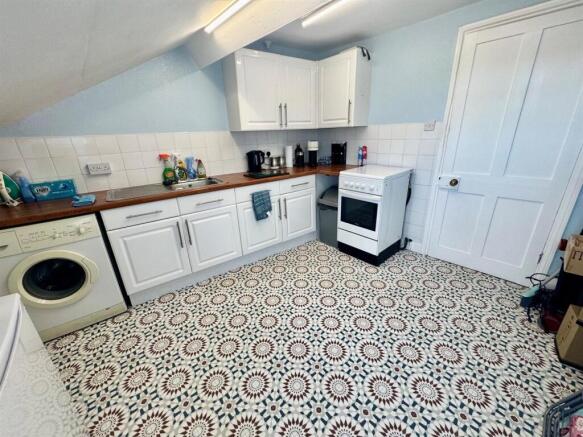 Kitchen 2.jpg