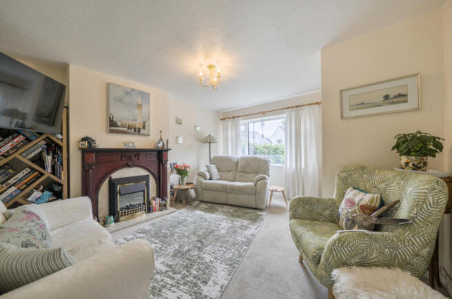 Macdonald Road, Lightwater, Surrey, GU18 photo 4