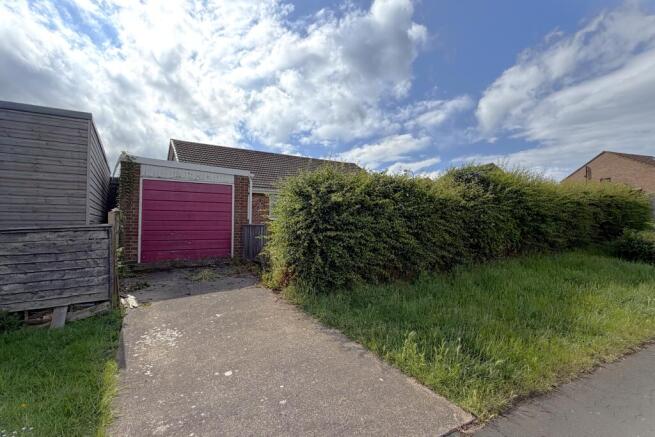 2 bed Semi-Detached Bungalow for sale Image 10