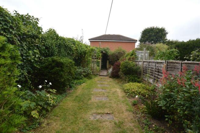70 Prospect Crescent gdn 2.JPG