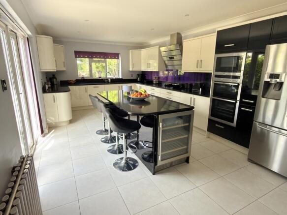 Kitchen Pic 1