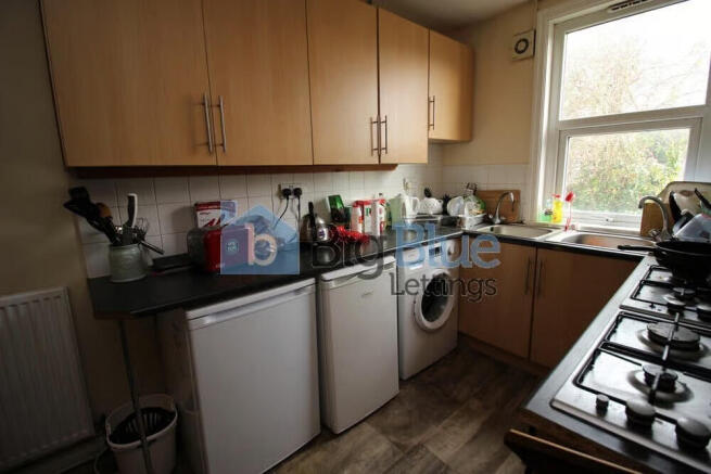 7 bed House to rent Image 11