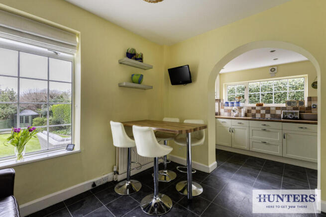 5 bed Semi-Detached for sale Image 7