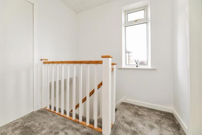 3 bed Semi-Detached for sale Image 8