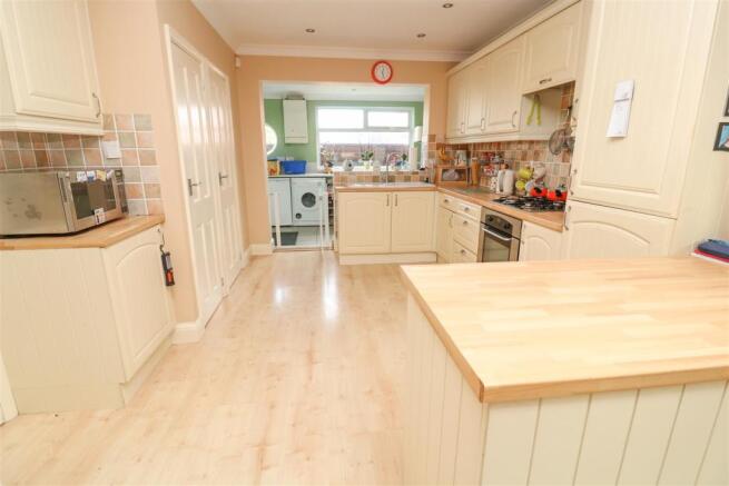 Kitchen 1.jpg