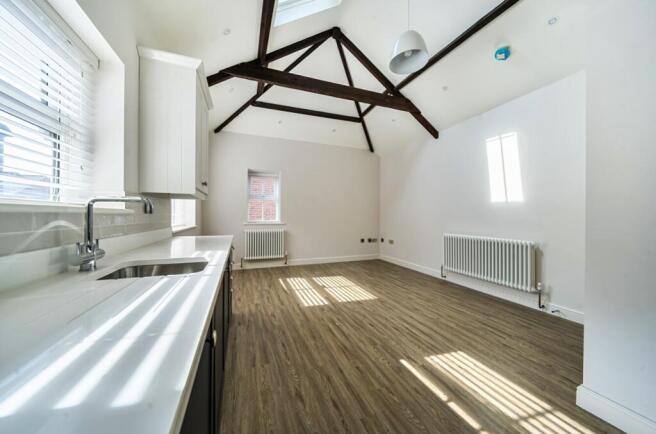 2 bed Mews to rent Image 5