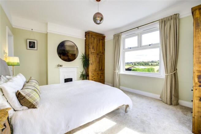 4 bed Detached for sale Image 9