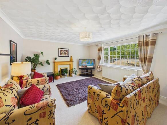 4 bed Detached for sale Image 6