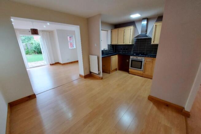 Kitchen & Dining 