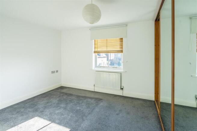 3 bed Town House to rent Image 5
