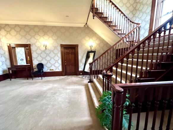 COMMUNAL ENTRANCE