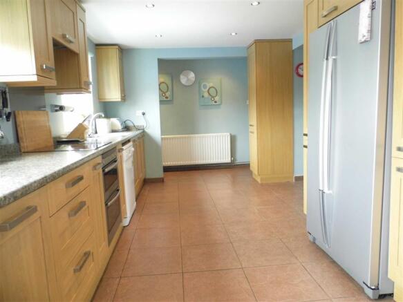 KITCHEN/BREAKFAST