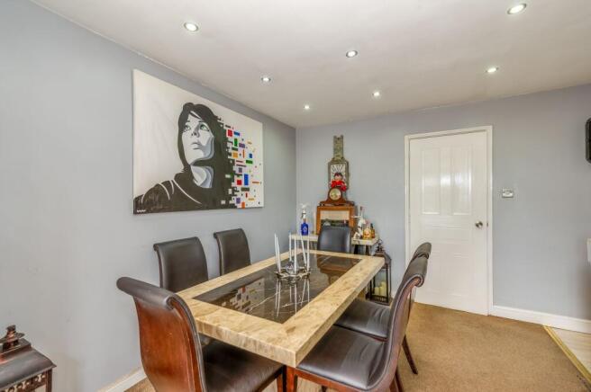 4 bed Detached for sale Image 4