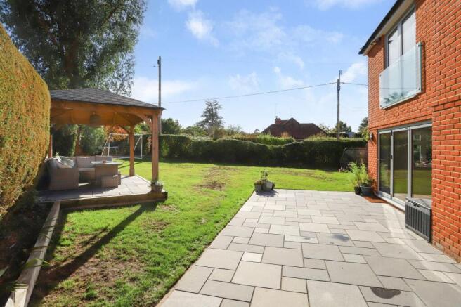 Vine Lane, Boundstone, GU10 photo 4