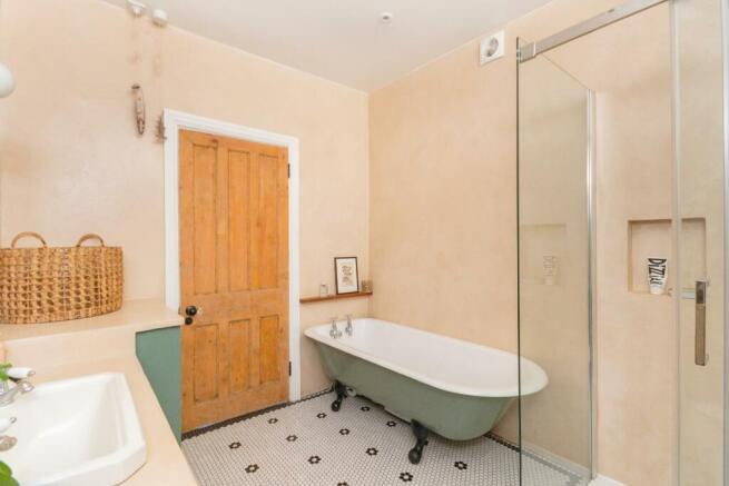 DAORYELSKOOC1 - Bathroom A.jpg