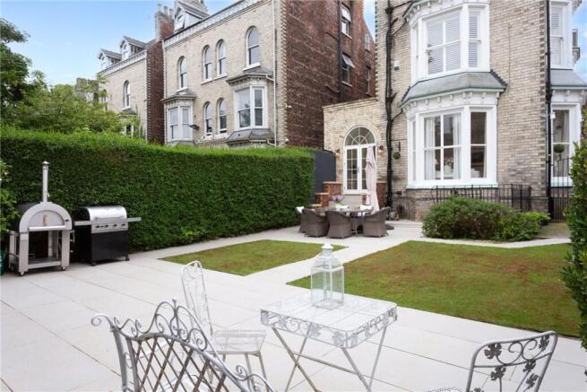 6 bed End of Terrace to rent Image 5