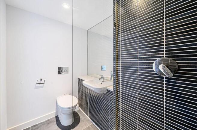 3 bed Apartment to rent Image 8