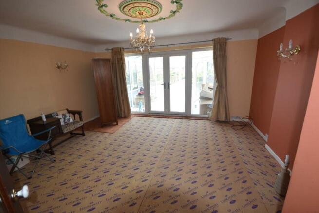 FAMILY LOUNGE