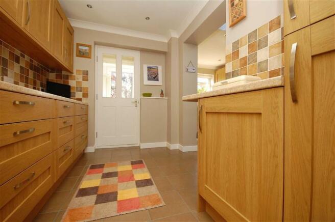 Add kitchen area 2