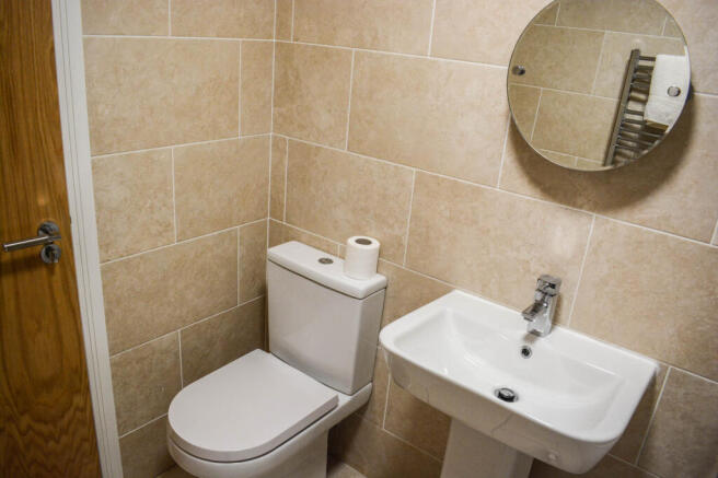 2 bed Apartment to rent Image 8