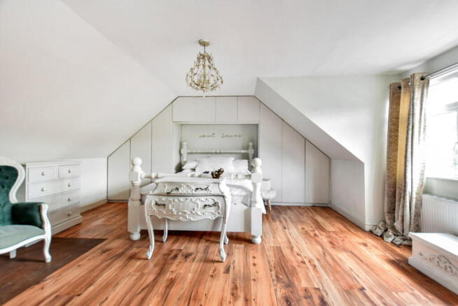 4 bed Detached for sale Image 10
