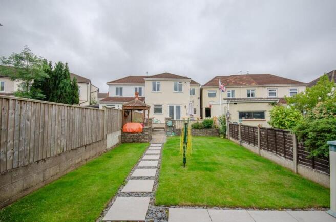 Rear garden pic 2.jpg