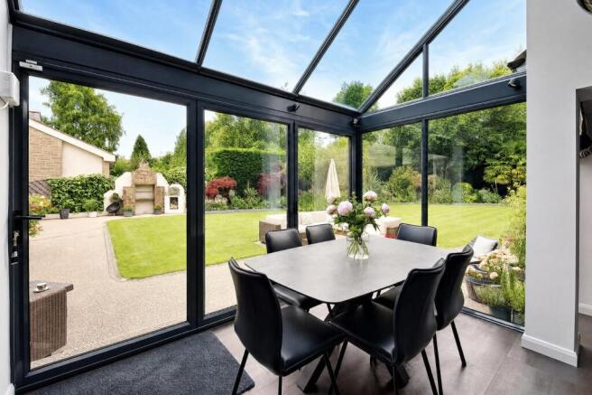 5 bed Detached for sale Image 8