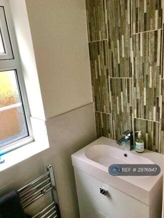 4 bed Semi-Detached to rent Image 7
