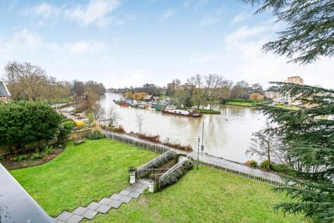 Albany Park Road, London, KT2