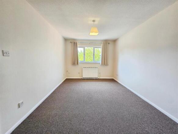 Whites-Rise-Irthlingborough-One-Bedroom-Newly-Refu