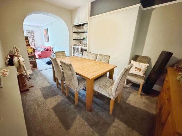 4 bed Semi-Detached for sale Image 4